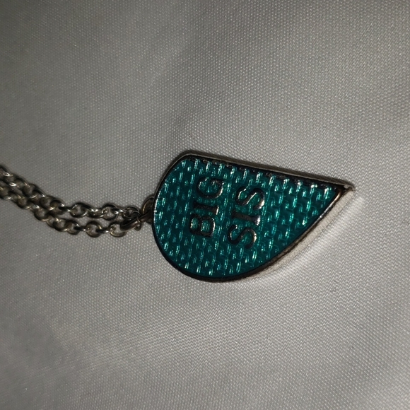 3 for $15 Claire's Big Sis Necklace 3/$25 - Picture 4 of 5